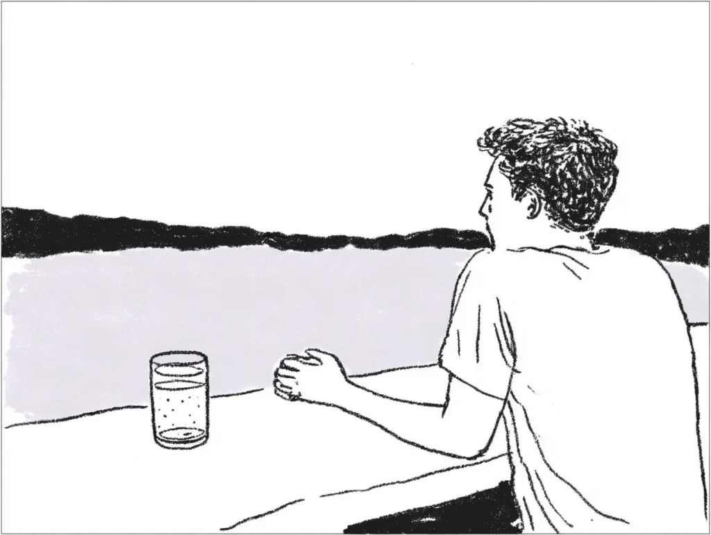 一人飲みがつまらないと感じている男性が静かにグラスを見つめる様子